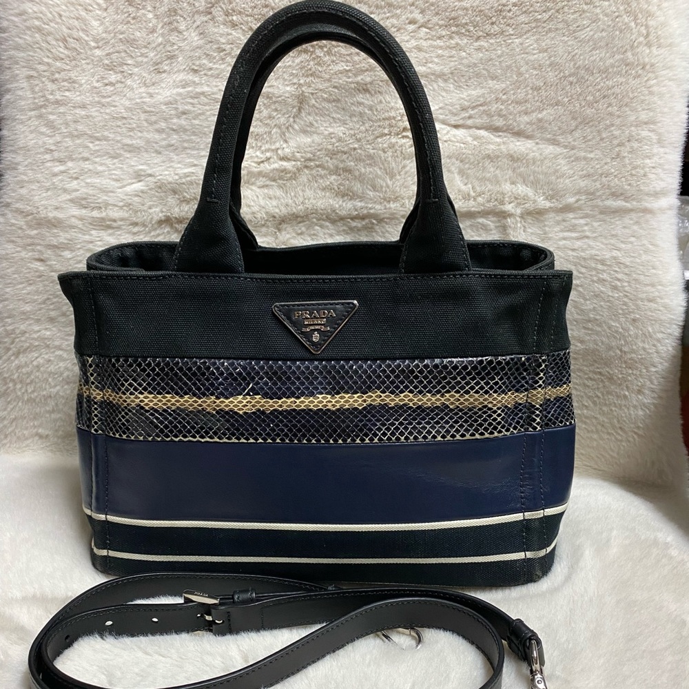 Prada Canapa
